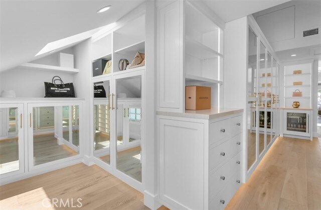 Building Photo - 2401 Bayshore Dr