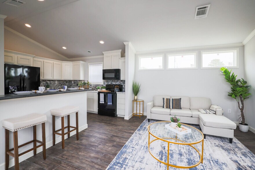 Living room - 813 Toluca