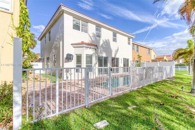 Building Photo - 5363 SW 38th Ave