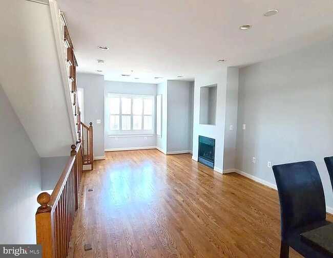 Primary Photo - 524 15th St SE