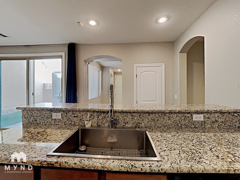 Building Photo - 6982 Castle Mountain Ave