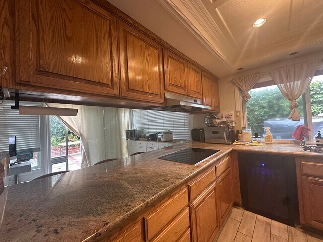 Building Photo - Spacious 4-Bedroom Home for Lease in Desir...