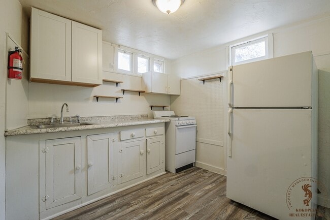 Building Photo - 1060 Grand Ave
