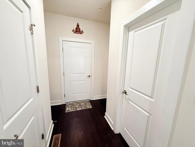 Building Photo - 161 Livingston Ln