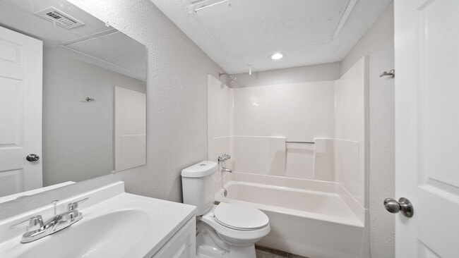 Building Photo - 7808 Glass St