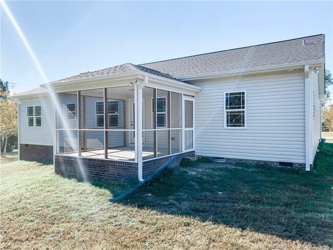 Building Photo - 2935 Cornell Dr