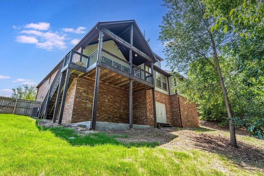 Building Photo - 2303 NW Maple Glen Rd
