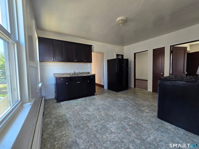 Building Photo - 125 Hollister Ave