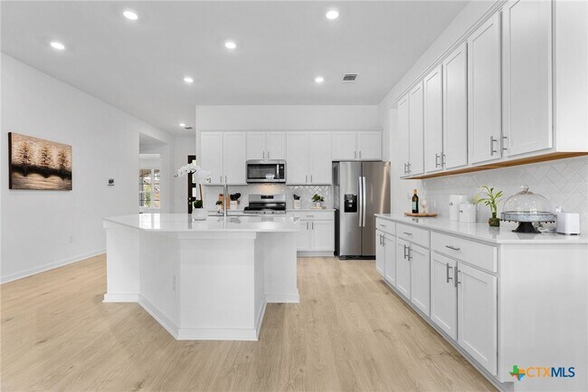 Building Photo - 2132 Magnolia Hl Dr