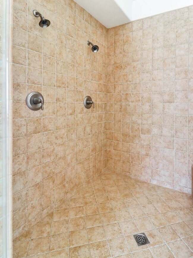 Building Photo - Beautiful custom home in The Promontory in...