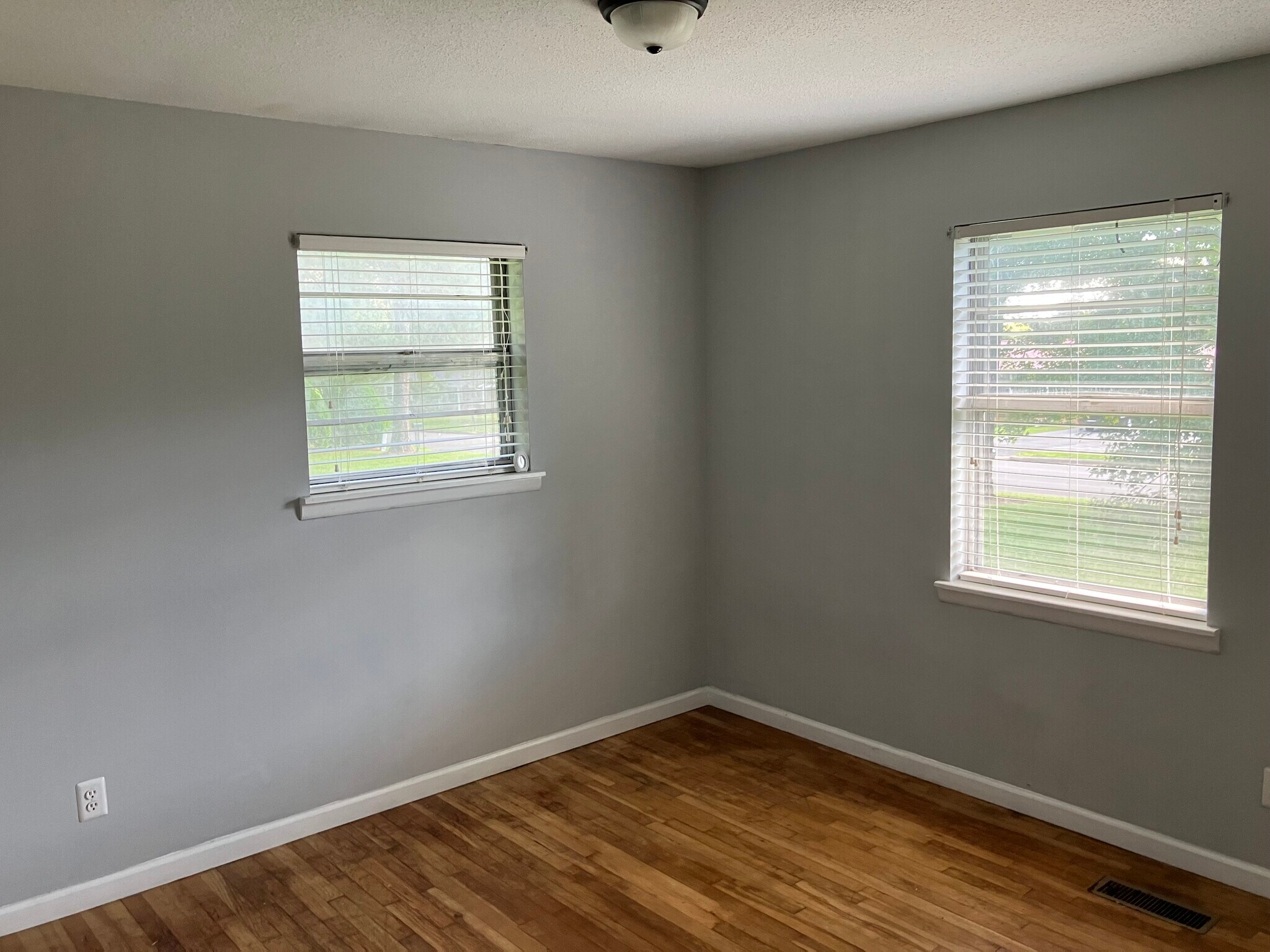 Building Photo - 2031 Dialsdale Dr SW