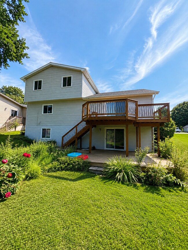 Building Photo - 553 Glenwyth Rd