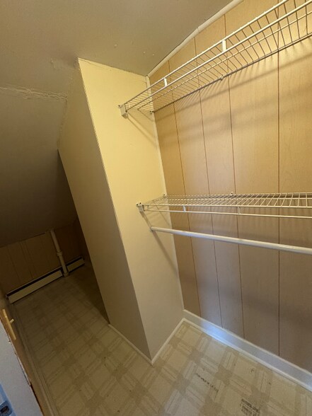 Building Photo - 19 Gooding St