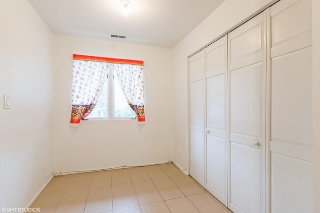 Building Photo - 1525 Sander Ct