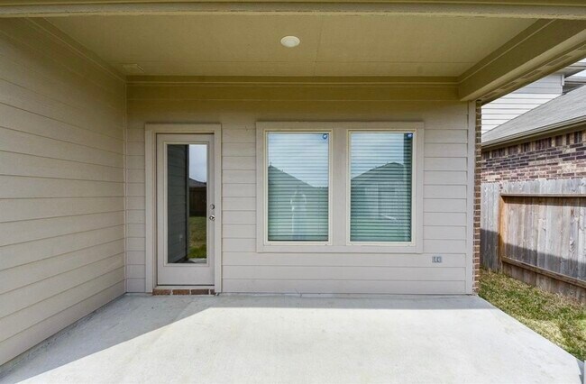 Building Photo - 21170 Alder Oaks Dr