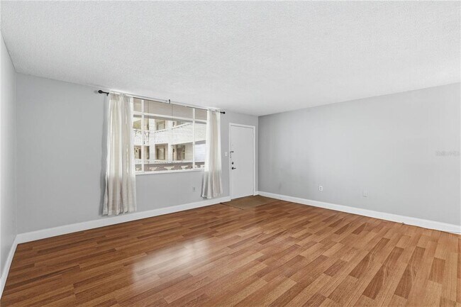 Building Photo - 2630 Pearce Dr