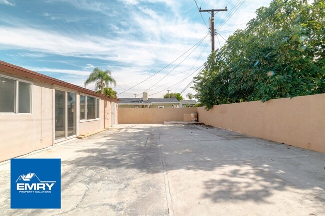 Building Photo - GREAT LOCATION 4 BEDROOM 2 BATH HOME IN WH...