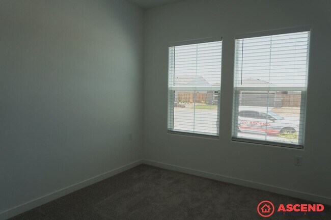 Building Photo - 8206 Wandesford Dr