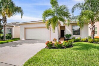 Building Photo - 4-bedroom, 2-bathroom pool home for rent.