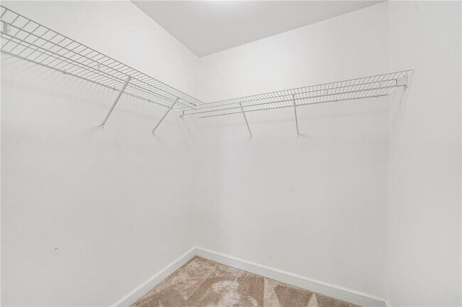 Building Photo - 1086 Pine Grove Ave NE