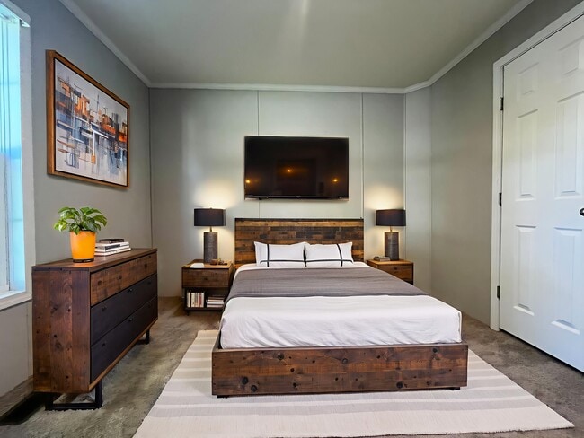 Building Photo - 1607 Delaware Dr