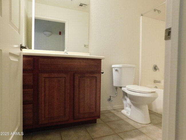 Building Photo - 920 E Devonshire Ave