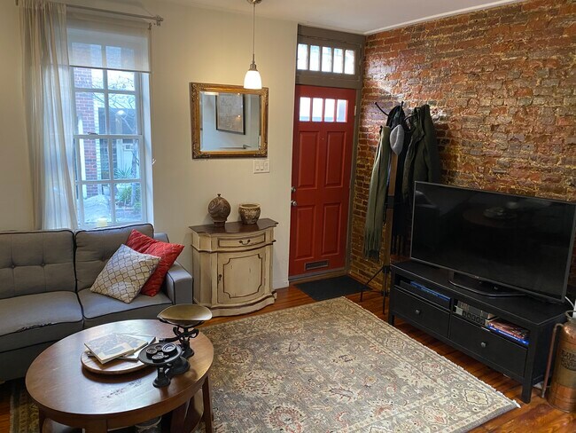 Great room - 2208 Panama St