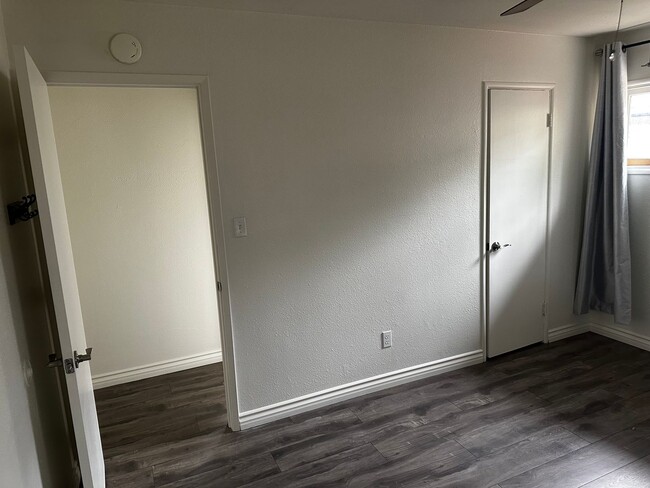 Building Photo - Charming Riverside Home on Hillside Avenue!