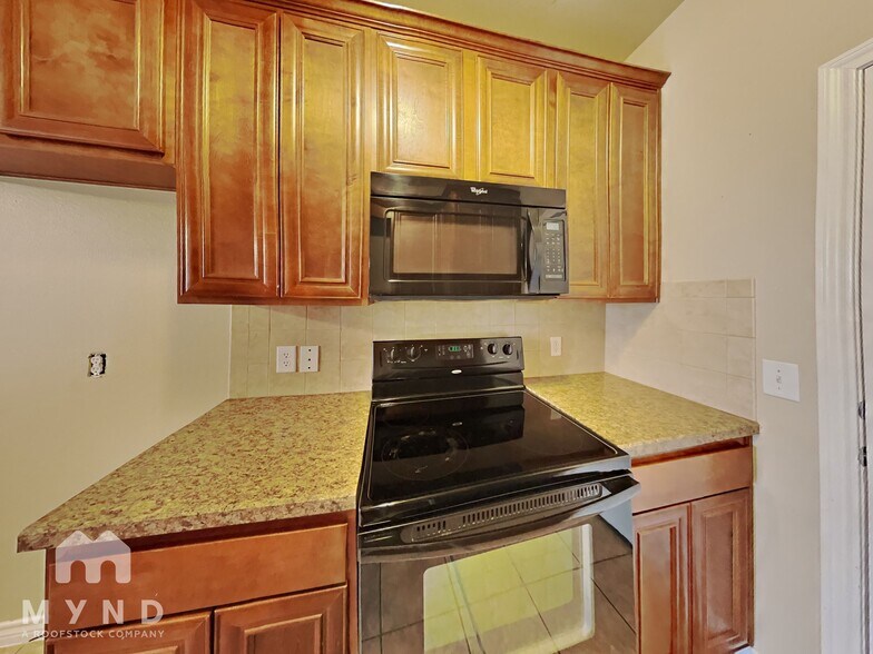 Building Photo - 902 Parkplace Rdg