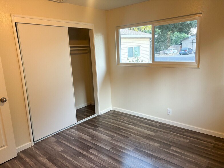 Building Photo - 1213 Multnomah Dr