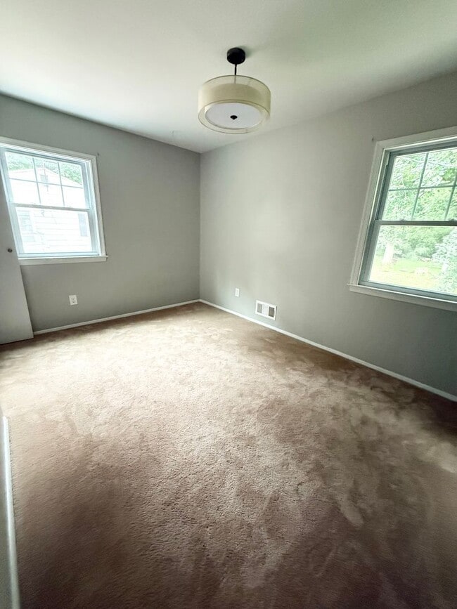 Building Photo - 4 Bedroom Colonial SFH - Reisterstown