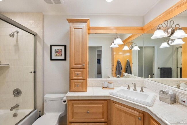 Building Photo - 1051 Stonebridge Dr