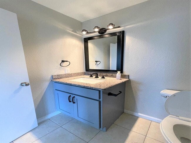 Building Photo - 15406 Bay Lodge Ln