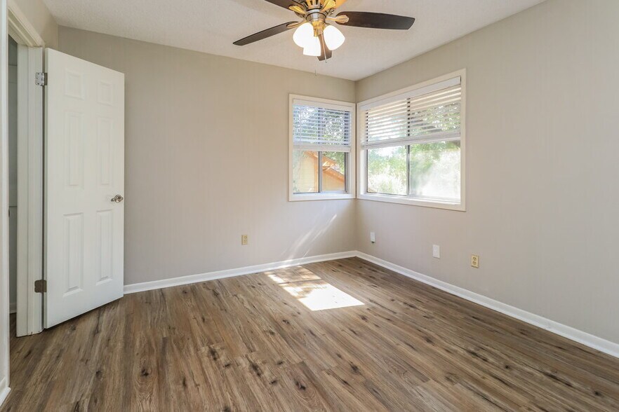 Building Photo - 7811 Goldengrove Dr