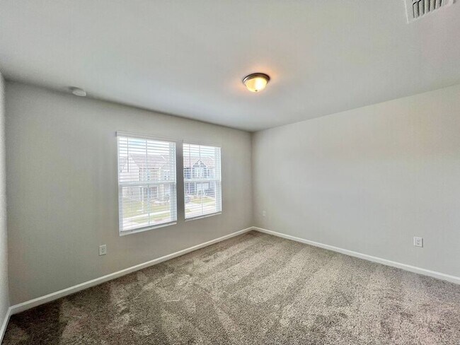 Building Photo - 812 McKenzie Pk Ter