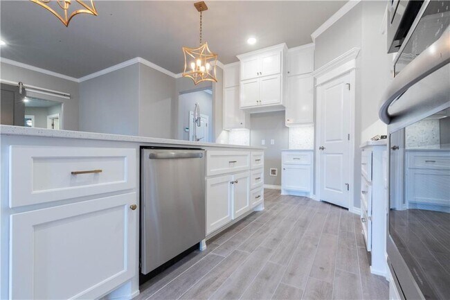 Building Photo - 7925 Sweetgum St