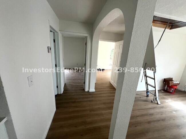 Building Photo - Beautifully Renovated 2BR w/ Loft & Private Deck