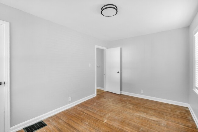 Building Photo - 5017 Indianola Ave