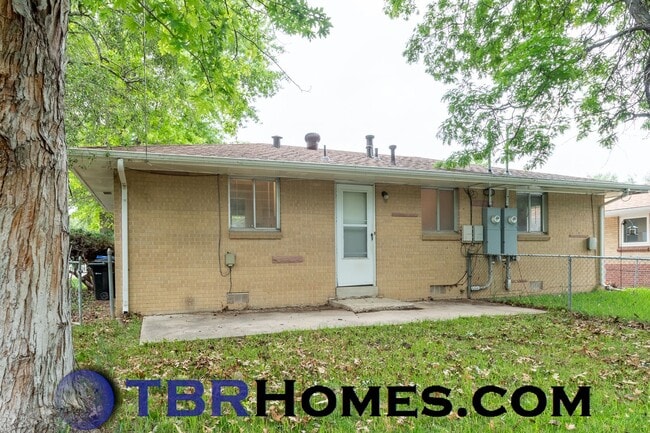 Building Photo - 8630 W 63rd Pl