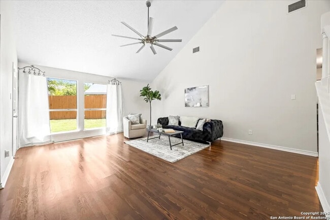 Building Photo - 10133 Sandyglen
