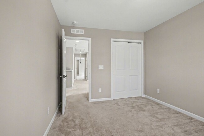 Building Photo - Beautiful 4-Bedroom End-Unit Townhome in West Cary | Open Floor Plan | Prime Location