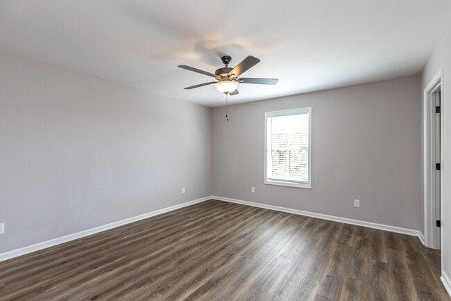 Building Photo - 506 S Main St