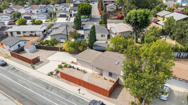 Building Photo - 865 W Hillcrest Dr