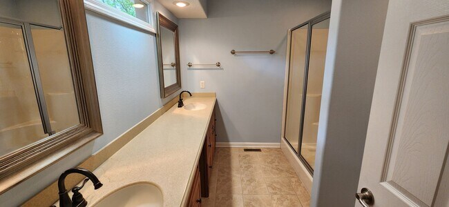 Building Photo - 17 Marquette Ct