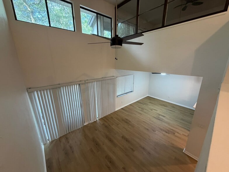 Building Photo - 5424 SW 4th Pl