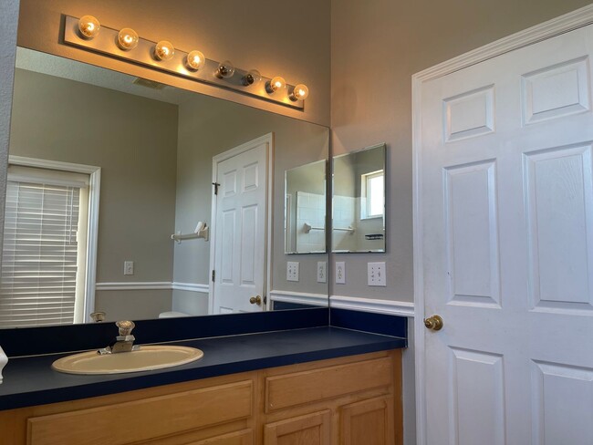Building Photo - RIVERVIEW POOL HOME FOR RENT