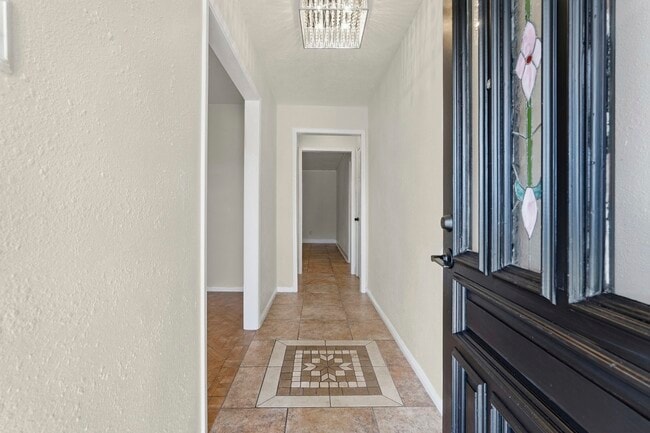 Building Photo - 2518 Henderson Ln