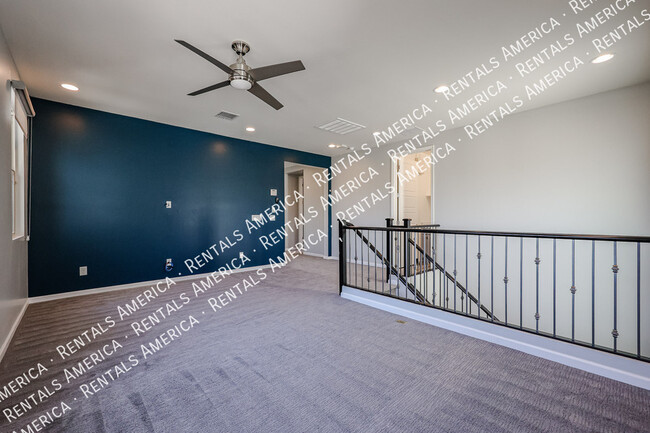 Building Photo - 3090 S Jasmine Dr