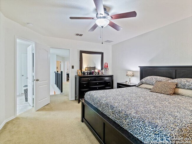 Building Photo - 3 Bedroom w/Game Room