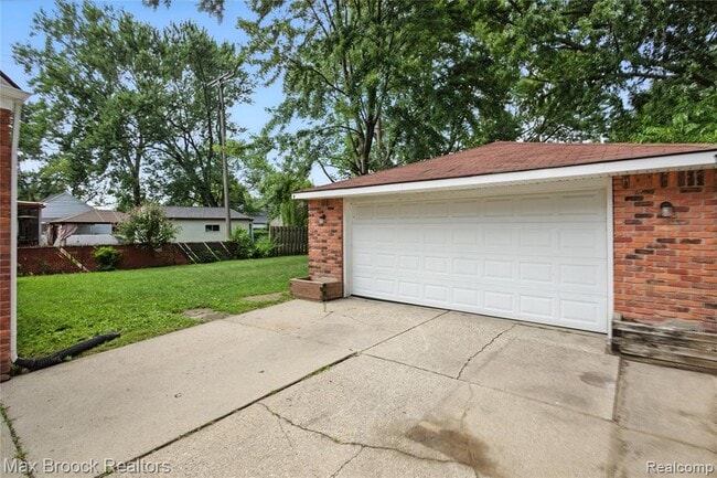 Building Photo - 25301 Ford St